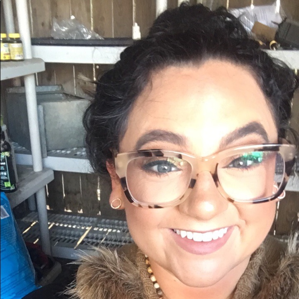 Meet your Posher, Cera